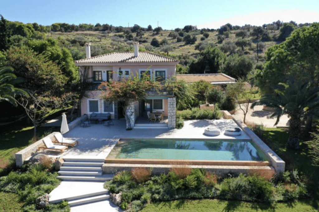 Luxury Peloponnese Villas for Private Relaxation